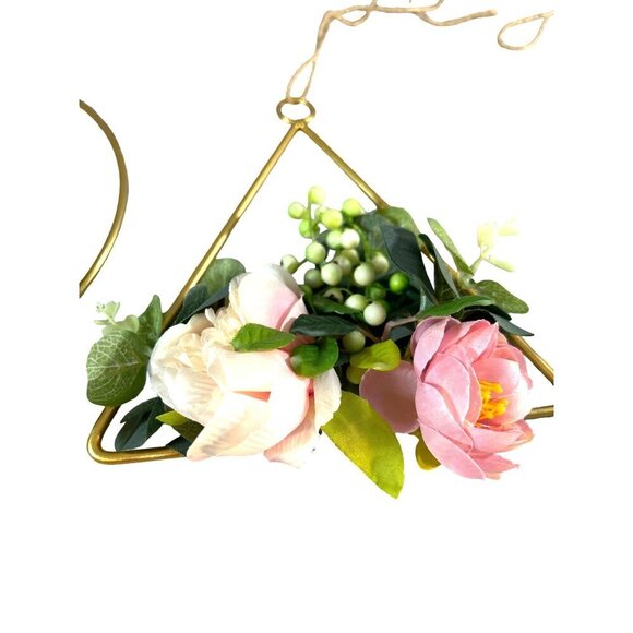 Home Decor Metal Square Circle Triangle Decoration with Silk Flowers and Greener - Picture 3 of 4